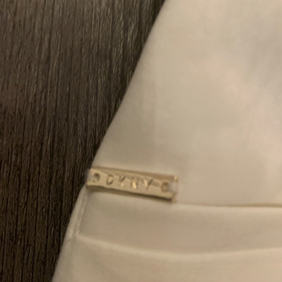 DKNY cream belted cropped pants. Worn twice. 99 retail‎ - Picture 4 of 5